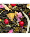 Mischung aus grünem Tee, Blütenblättern, roten Beeren und Zitrusstücken für Sichuan-Aufguss