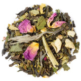 vermagerende groene theemengsel met bloembladen bladeren en gedroogde kruiden