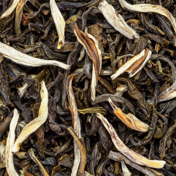 Bladeren van groene Pi Lo Chun-thee met hele witte en groene knoppen Thés et Traditions