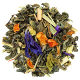 mengsel van groene theebladeren bloemblaadjes en stukjes citrusvruchten voor energieke infusie