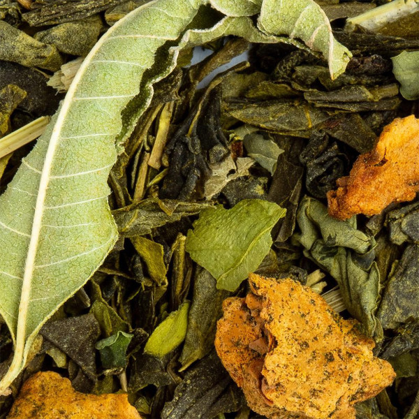 mélange de feuilles de thé vert et morceaux de figue de barbarie séchée