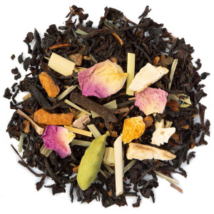 Schwarzteemischung mit Orangenschalen, Rosenblättern, Kardamom und Nelken für winterliche Aufgüsse