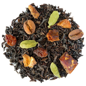 Mengsel van zwarte thee met koffiebonen kardemom citrusschil en gedroogde fruitstukjes