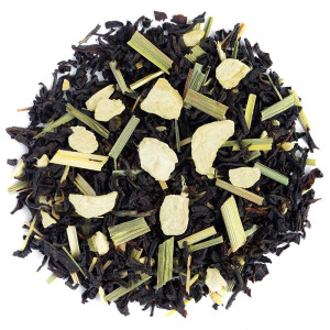 melange van zwarte thee met stukjes gember en citroenschil bladeren en gedroogde schillen