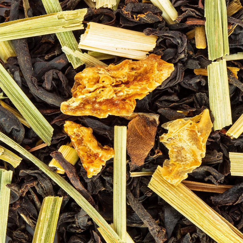 Mischung aus Schwarztee, Zitronengrasblättern und Orangenschalenstücken für aromatische Aufgüsse