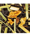 Mischung aus Schwarztee, Zitronengrasblättern und Orangenschalenstücken für aromatische Aufgüsse