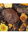mélange de thé noir avec dattes figues morceaux de citron et fleurs séchées