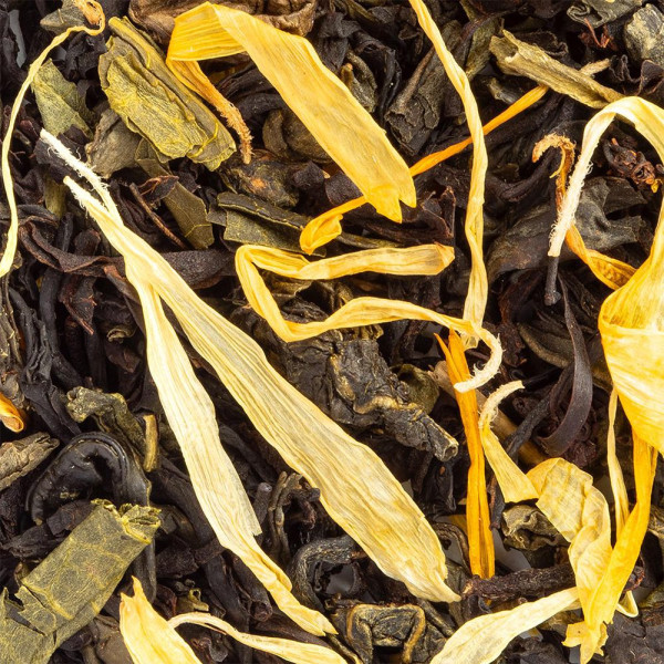 mélange de feuilles de thé noir et pétales jaunes du thé noir temple du bouddha