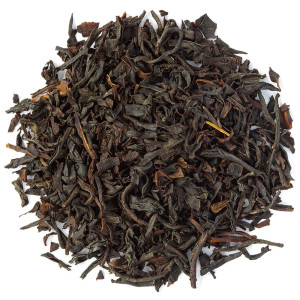 Lose Blätter des schwarzen Earl Grey Tees in braunen und schwarzen Nuancen