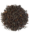Lose Blätter des schwarzen Earl Grey Tees in braunen und schwarzen Nuancen