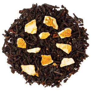 Zwarte thee met stukjes sinaasappelschil voor infusie met natuurlijke citrussmaak