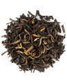 Blätter des Schwarztees Golden Yunnan GFOP mit goldenen Knospen und feinen Stielen