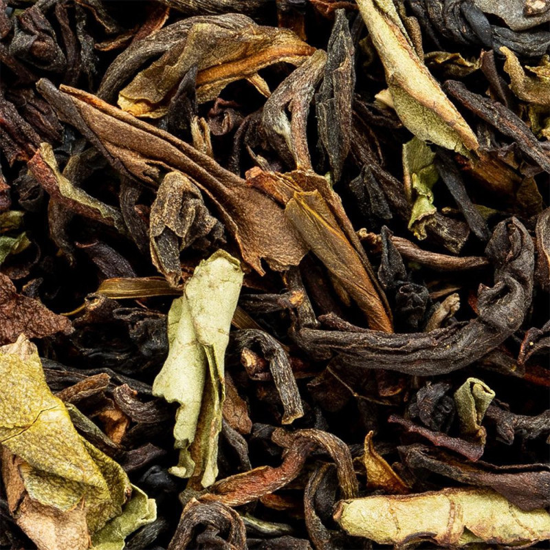 feuilles de thé noir Darjeeling FTGFOP 1 Spring Valley aux nuances brunes et vertes