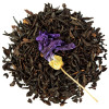 Zwarte thee met hele bladeren en gedroogde viooltjesbloem voor aromatische infusie
