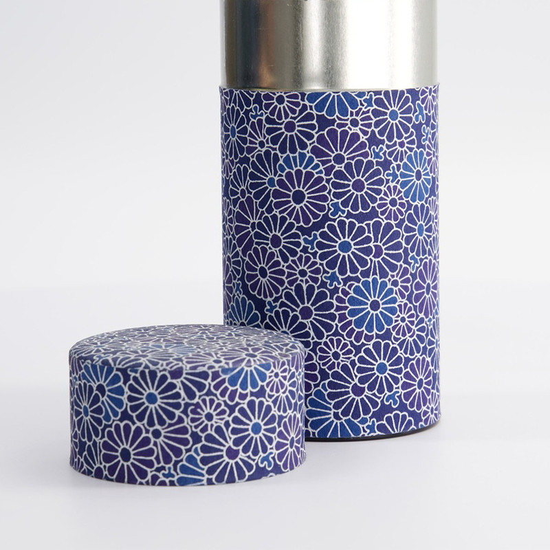 Ronde Washi Fuka doos met blauw en wit bloemenpatroon voor thee opslag