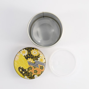Runde Metalldose mit Deckel, verziert mit gelben, schwarzen und weißen japanischen Blütenmotiven, Innenseite leer