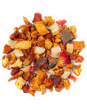 Mischung aus getrockneten Früchten, Kiwistücken, Apfel, Erdbeere und Blütenblättern für Kräutertee