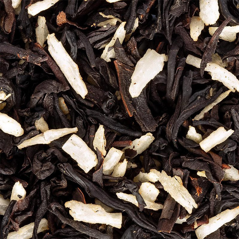 Melange van zwarte thee met gedroogde kokossnippers voor een lekkere infusie