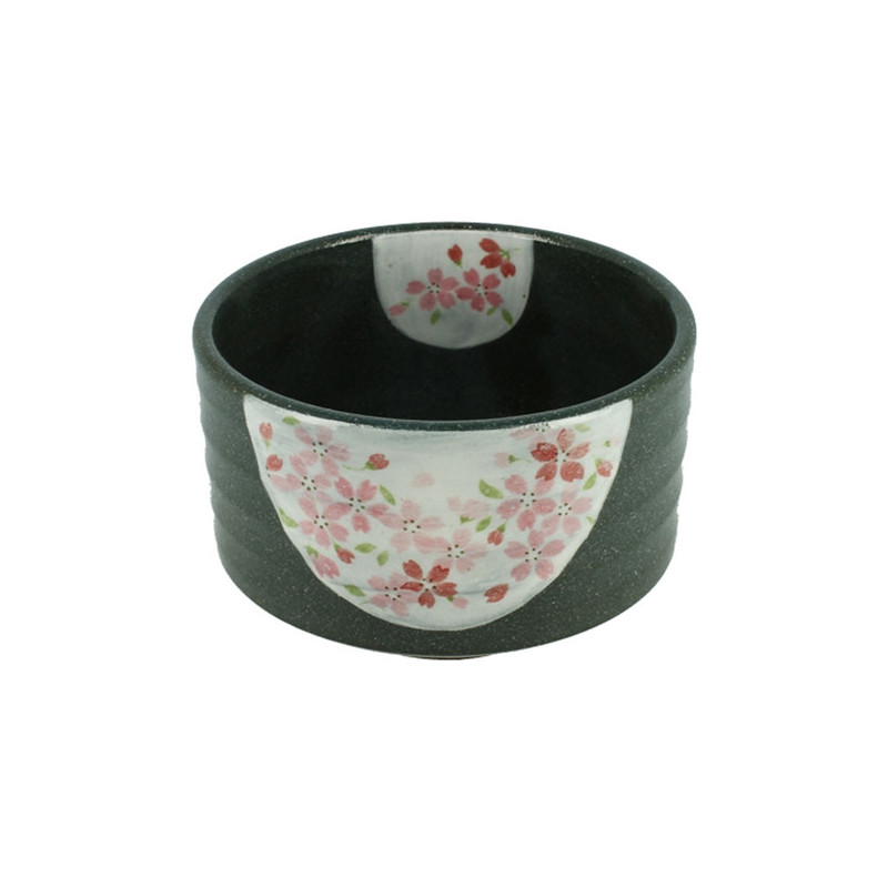 Bol à matcha japonais en céramique noire avec motif floral rose et blanc intérieur et extérieur