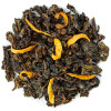 Oolong thee blaadjes met gedroogde oranjebloesem bloemblaadjes voor aromatische infusie