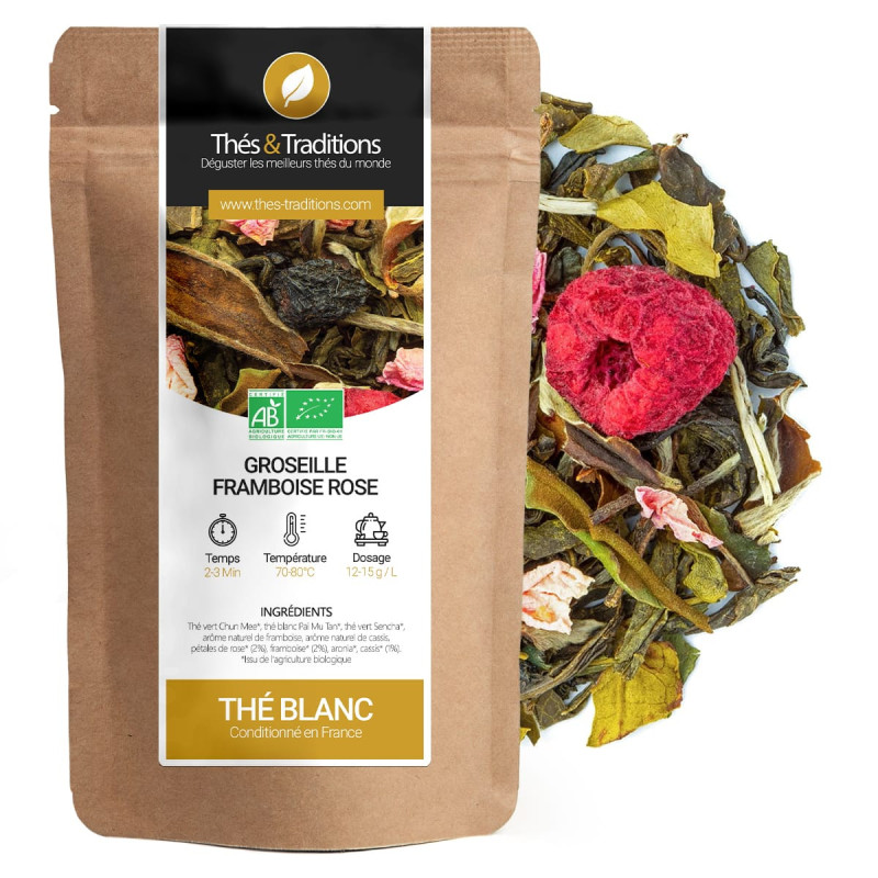 Tè bianco ribes lampone rosa in sacchetto kraft con foglie di tè e frutti secchi visibili