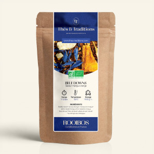 Wiederversorgelbare Kraftpapiertüte mit Rooibos Blue Downs, dunkelblau-goldenes Etikett von Thés & Traditions, Fenster zeigt die