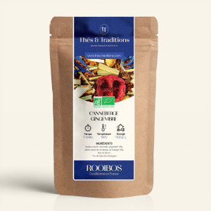 Verschließbarer Kraftpapierbeutel mit Rooibos Cranberry Ingwer, Etikett in Marineblau und Gold von Thés & Traditions, Fenster ze