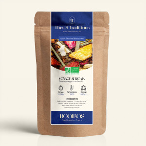 Wiederverschließbarer Kraftpapierbeutel mit Rooibos Afrikanische Reise, Etikett in Marineblau und Gold von Thés & Traditions, Si