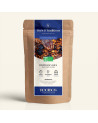 Nachfüllbarer Kraftpapierbeutel mit Rooibos Wilde Früchte, dunkelblau-goldenem Etikett von Thés & Traditions, Fenster zeigt die 