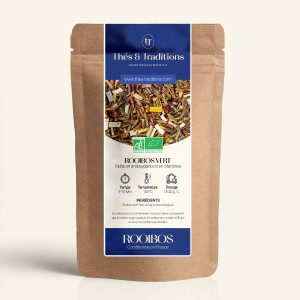 Wiederverschließbarer Kraftbeutel mit grünem Rooibos, dunkelblauem und goldenem Etikett von Thés & Traditions, Fenster zeigt die