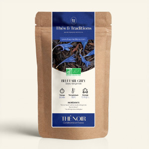 Wiederverschließbarer Kraftpapierbeutel mit Schwarztee Blue Earl Grey, dunkelblau-goldenes Etikett von Thés & Traditions, Fenste