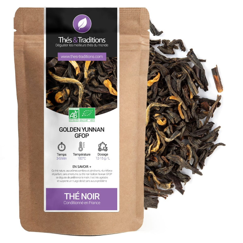 Zwarte thee golden yunnan gfop biologische bladeren verpakt in kraft zakje met losse thee ernaast