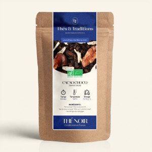 Wiederverschließbarer Kraftpapierbeutel des Schwarztees Cacao Choco, Etikett in Marineblau und Gold von Thés & Traditions, Fenst