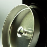 brushed metal lid with round knob of black tea tin Thés & Traditions