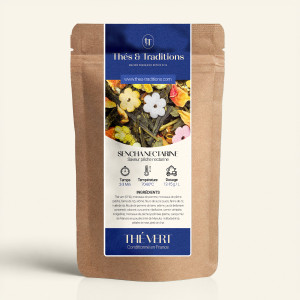 Nachfüllbarer Kraftbeutel mit Grünem Sencha-Tee Nektarine, Etikett in Marineblau und Gold von Thés & Traditions, Fenster zeigt d