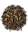 Blätter des Schwarztees Darjeeling FTGFOP1 2nd Flush mit braunen und grünen Nuancen