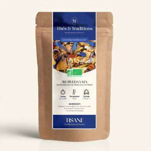 Wiederverschließbarer Kraftpapierbeutel mit Kräutertee Ayurveda Vata, Etikett in Marineblau und Gold von Thés & Traditions, mit 