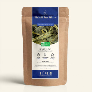 Wiederverschließbarer Kraftpapierbeutel mit Grüntee Sencha, Etikett in Marineblau und Gold von Thés & Traditions, mit Sichtfenst