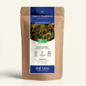 Verschließbarer Kraftpapier-Beutel mit Grüntee Bancha, dunkelblauem und goldenem Etikett von Thés & Traditions, Sichtfenster zei