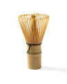 fouet en bambou traditionnel pour préparation du thé matcha avec fines branches courbées