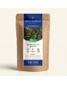 Wiederverschließbarer Kraftpapierbeutel mit Thés & Traditions Premium-Grüntee Sencha Konomi, dunkelblauem und goldenem Etikett, 