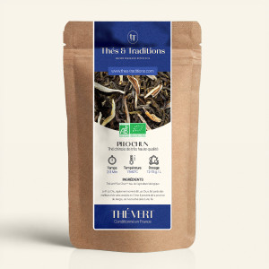 Nachfüllbares Kraftpapiersachet mit grünem Tee Pi Lo Chun, dunkelblau-goldenes Etikett von Thés & Traditions, Sichtfenster zeigt