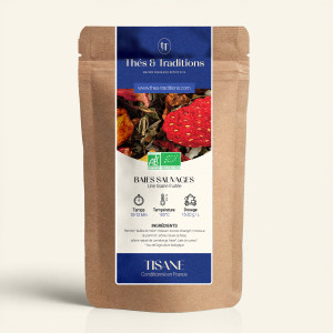 Wiederverschließbarer Kraftpapierbeutel mit Kräutertee Wildbeeren, Etikett in Dunkelblau und Gold von Thés & Traditions, Fenster