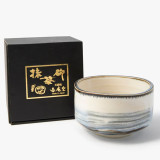 Ciotola per matcha in ceramica dalle sfumature blu e crema con elegante scatola nera