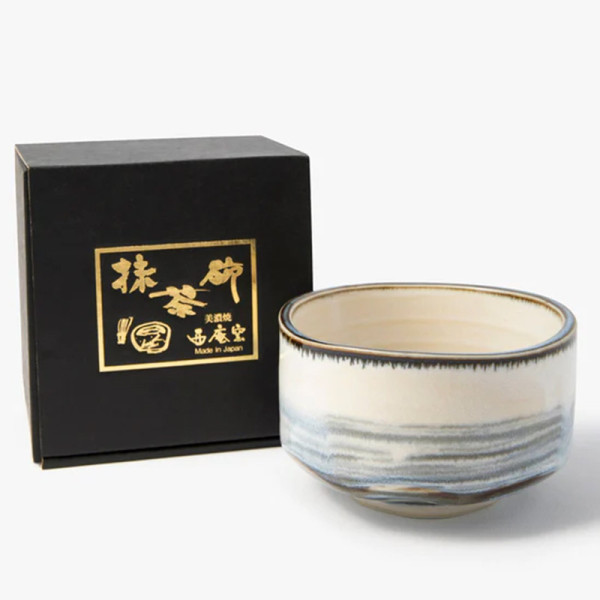 Bol à matcha en céramique aux nuances bleues et crème avec boîte noire élégante Bol à matcha en céramique aux nuances bleues et crème avec boîte noire élégante