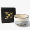 Ciotola per matcha in ceramica dalle sfumature blu e crema con elegante scatola nera Ciotola per matcha in ceramica dalle sfumature blu e crema con elegante scatola nera