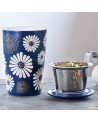 Amami blauwe thee-infuser met witte bloemen met roestvrijstalen filter gevuld met droge kruidenthee