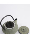 Teiera Arare verde 80cl in ghisa con infusore rimovibile e manico nero ergonomico