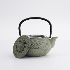 Green cast iron teapot with black handle and stainless steel infuser 80 cl capacity Arare model