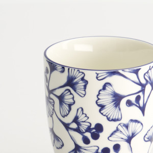 Tasse en porcelaine décor ginkgo bleu et blanc 17 cl Thés et Traditions